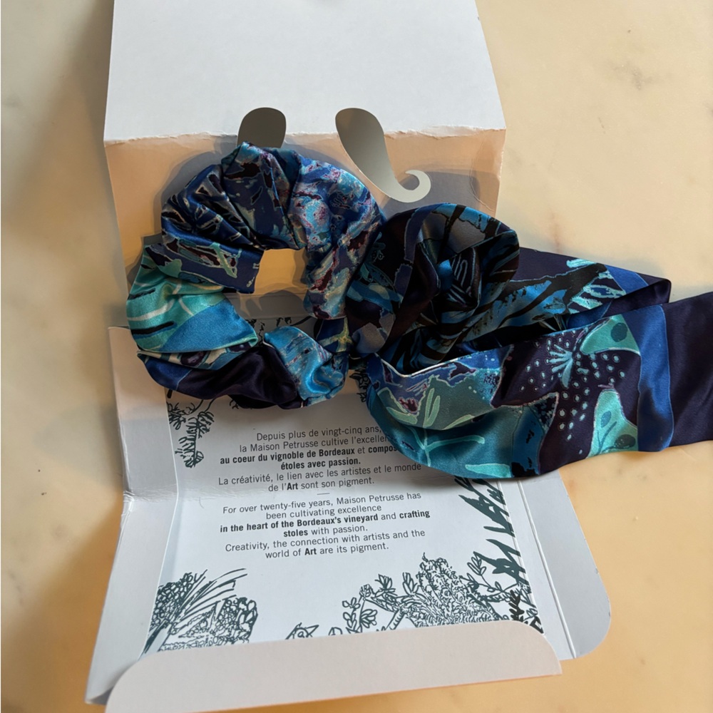 Petrusse silk scrunchie with long tail